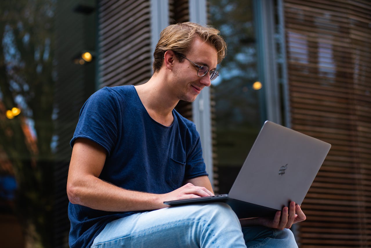 Laptop a tanulás segítésére? Hány éves kortól legyen laptopja a gyerekünknek?